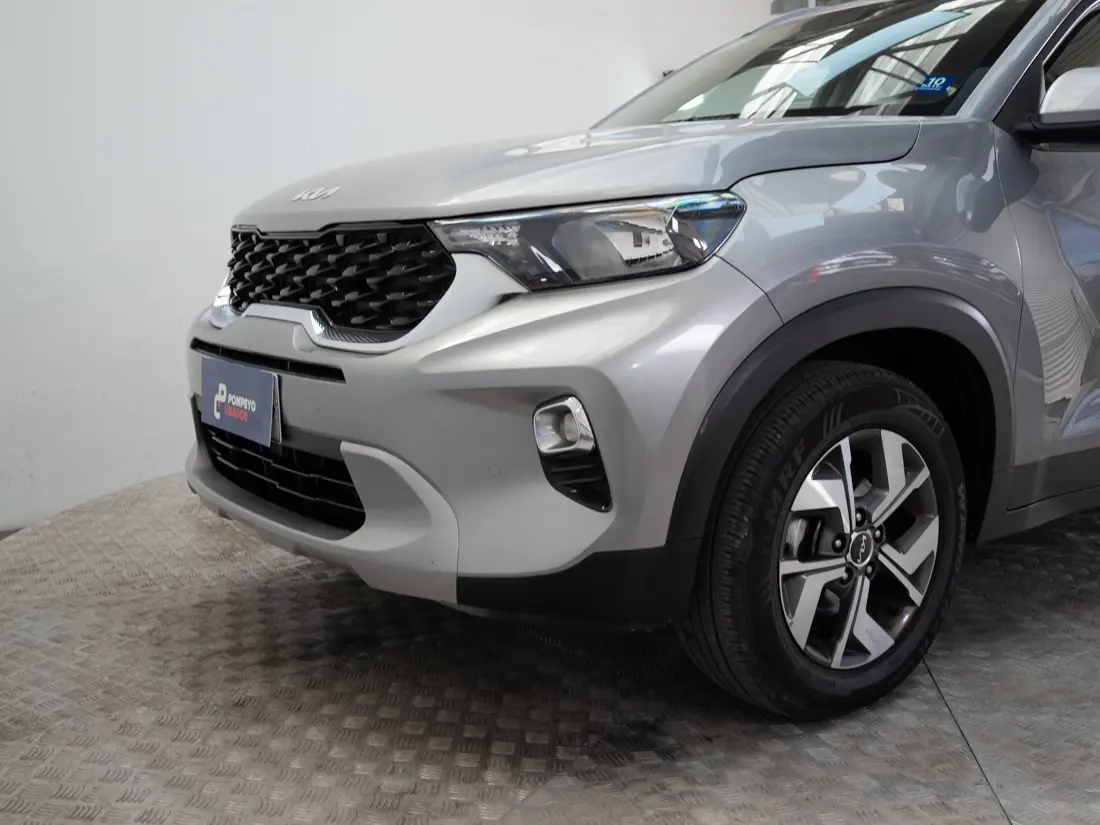 KIA Sonet — foto 17 de 18