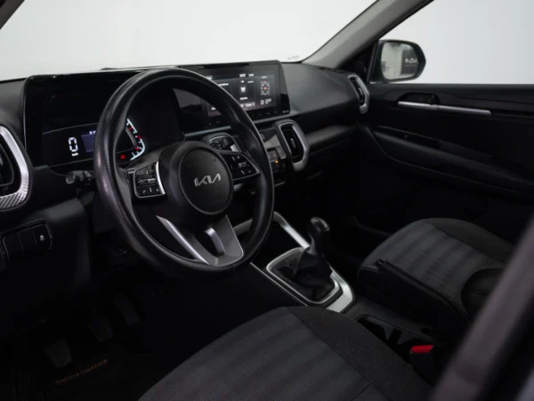 Kia SONET 2023 usado — Pompeyo Carrasco — foto 11