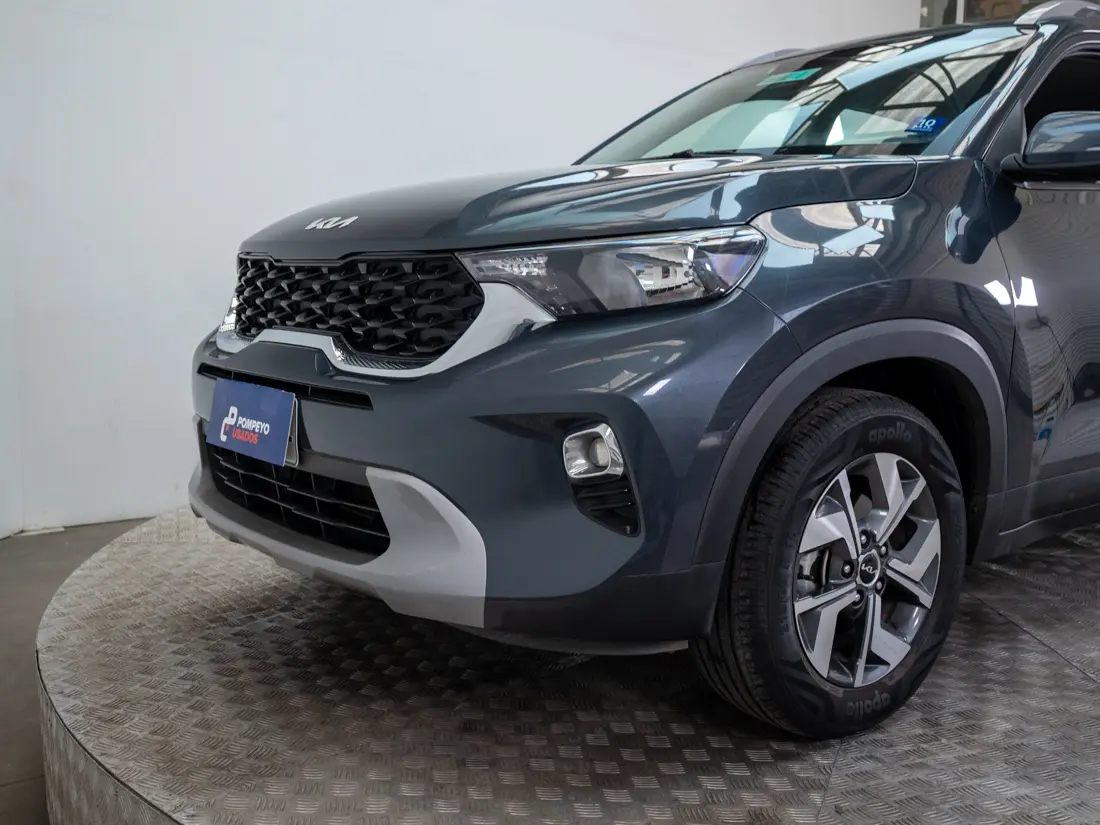 KIA Sonet — foto 18 de 20