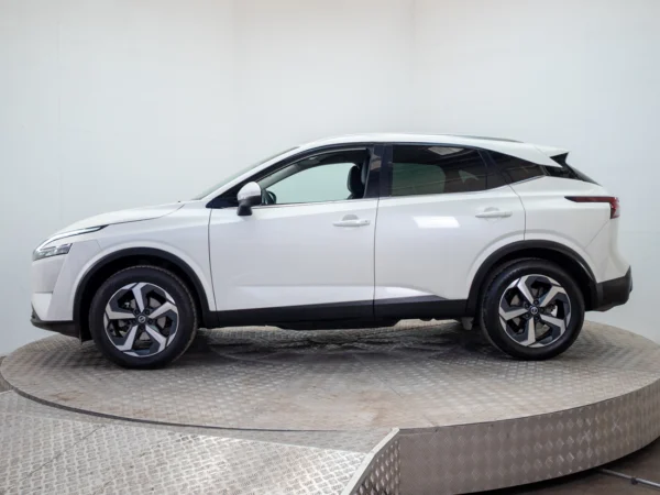 NISSAN QASHQAI 2024 usado — Pompeyo Carrasco — foto 3