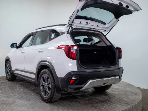 Kia SELTOS 2024 usado — Pompeyo Carrasco — foto 9