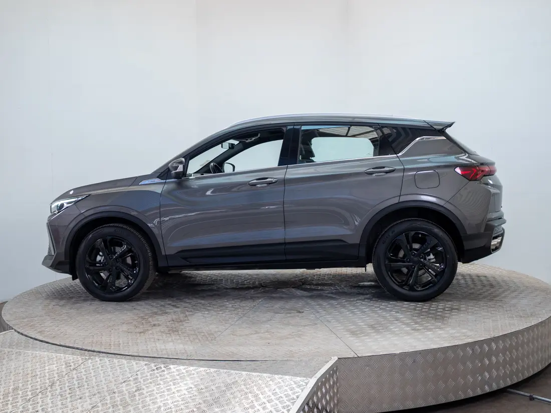 Geely Coolray — foto 4 de 20