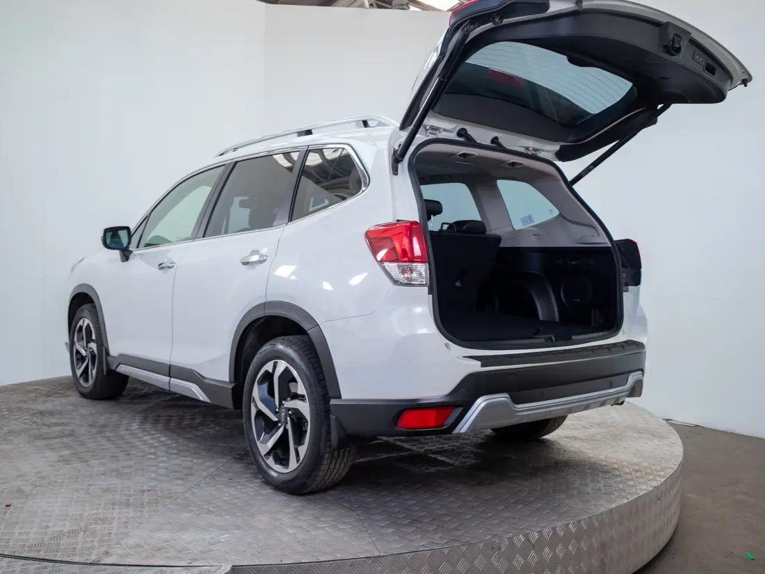 Subaru Forester — foto 10 de 22