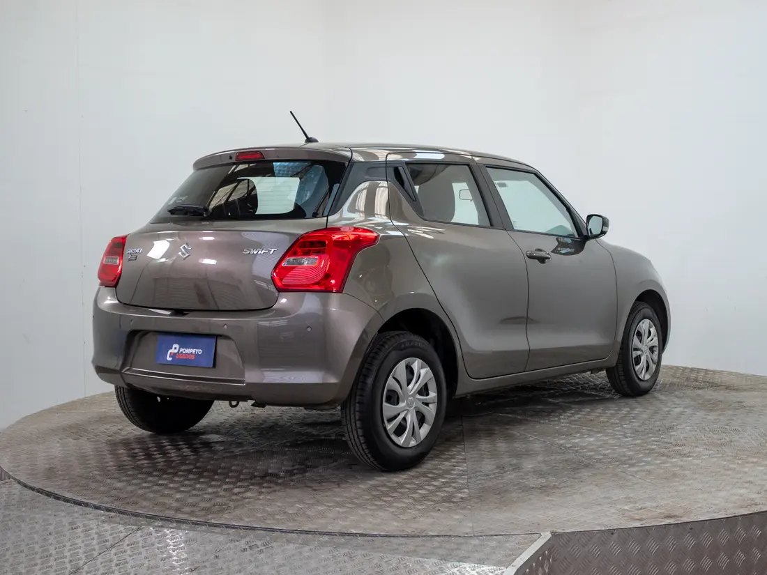 Suzuki Swift — foto 7 de 19