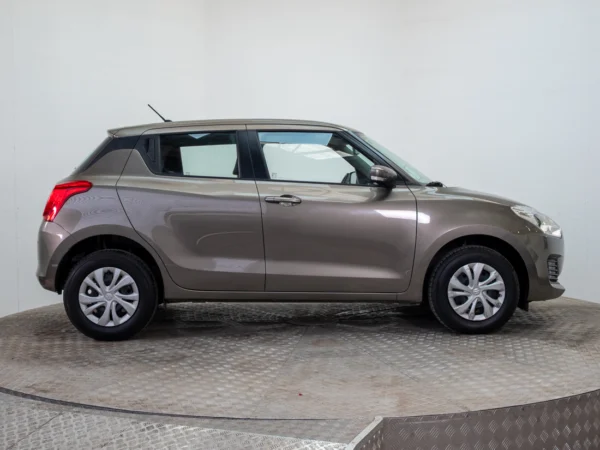SUZUKI SWIFT 2025 usado — Pompeyo Carrasco — foto 8