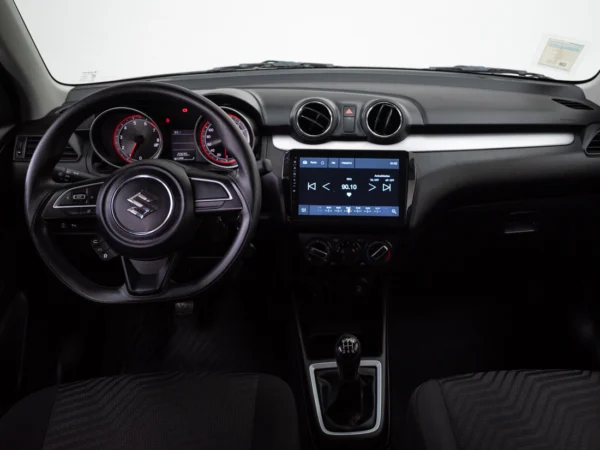 SUZUKI SWIFT 2025 usado — Pompeyo Carrasco — foto 17
