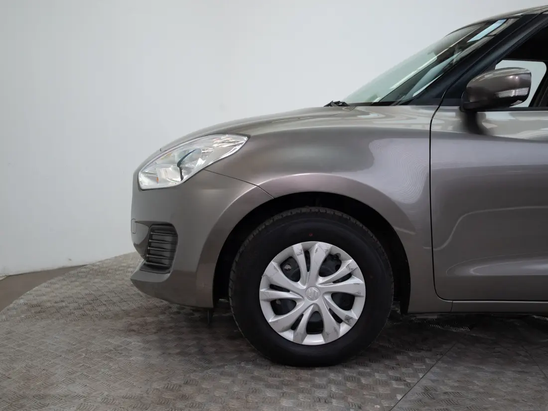 Suzuki Swift — foto 13 de 19