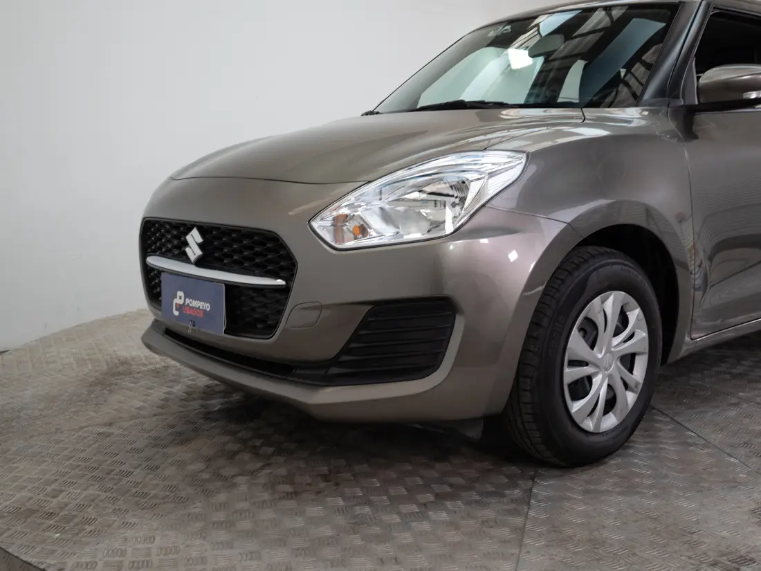 Suzuki Swift — foto 14 de 19