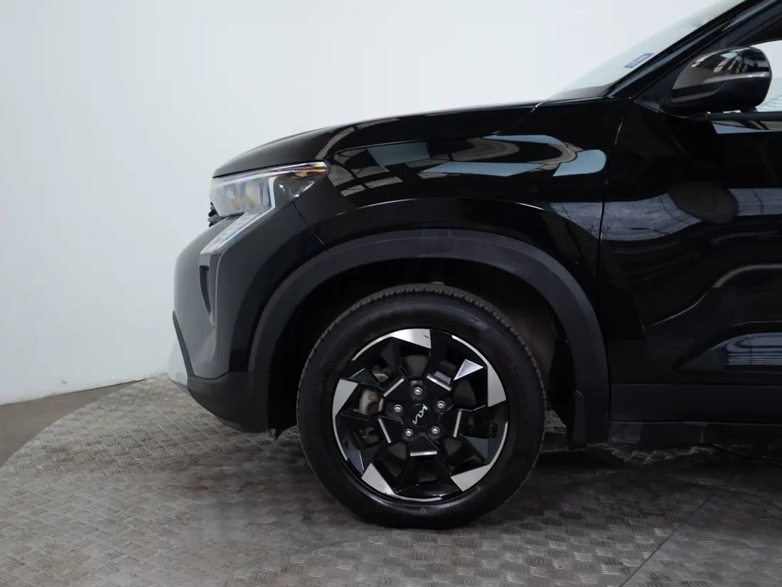 KIA Sonet — foto 16 de 18