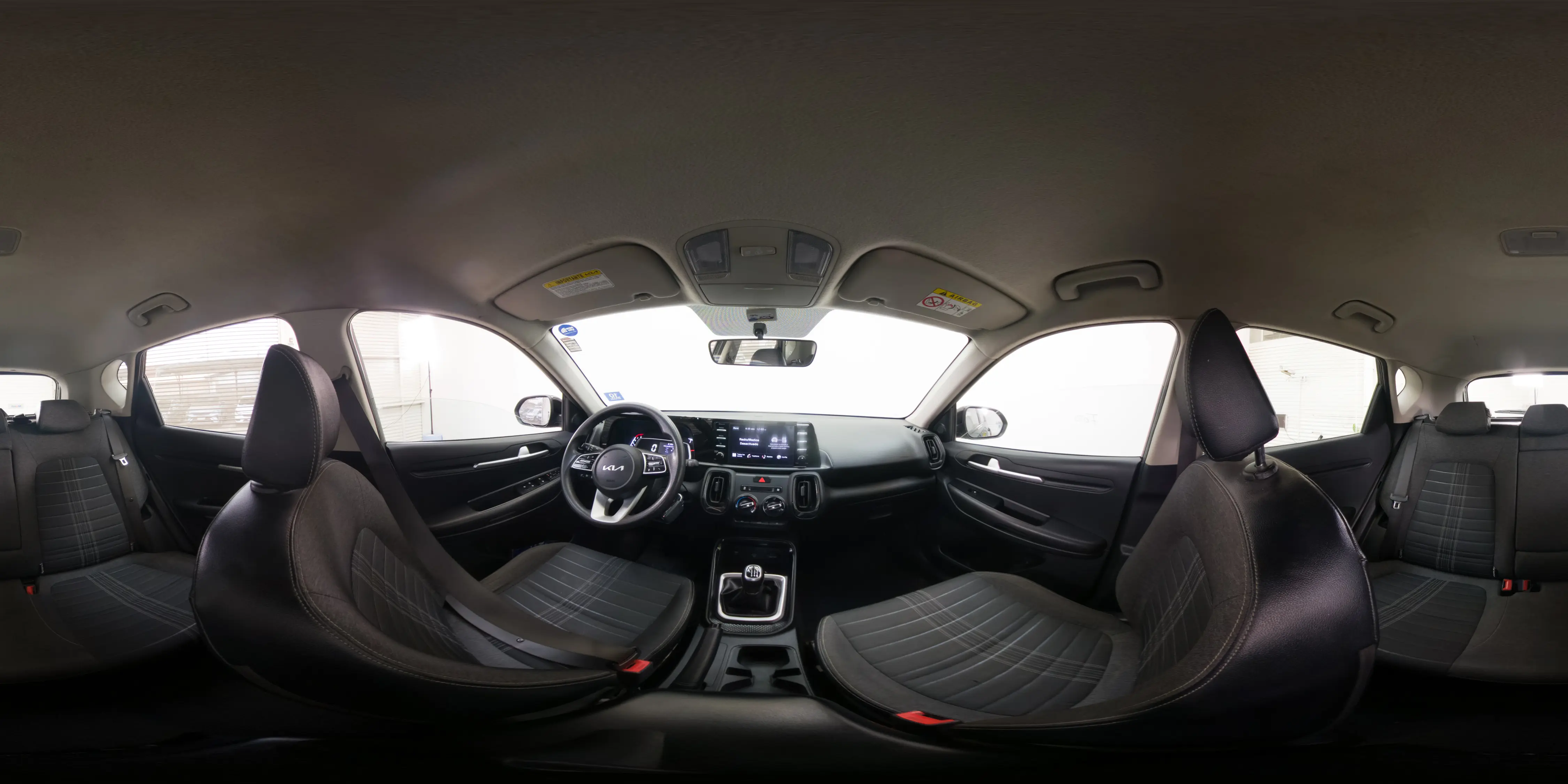 KIA Sonet — foto 18 de 18