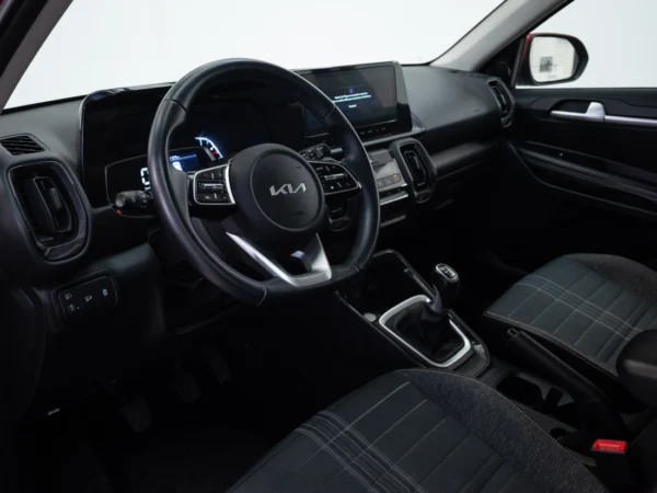 Kia SONET 2025 usado — Pompeyo Carrasco — foto 11