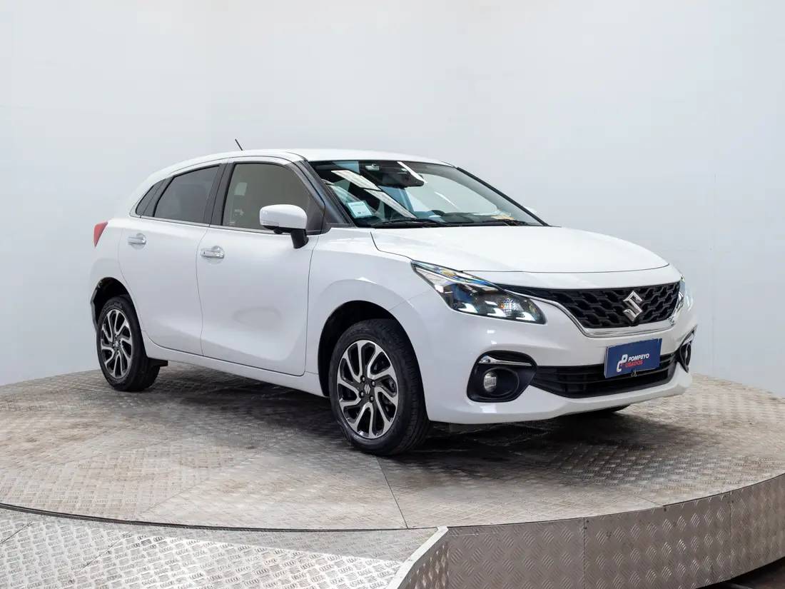 Suzuki Baleno — foto 8 de 18