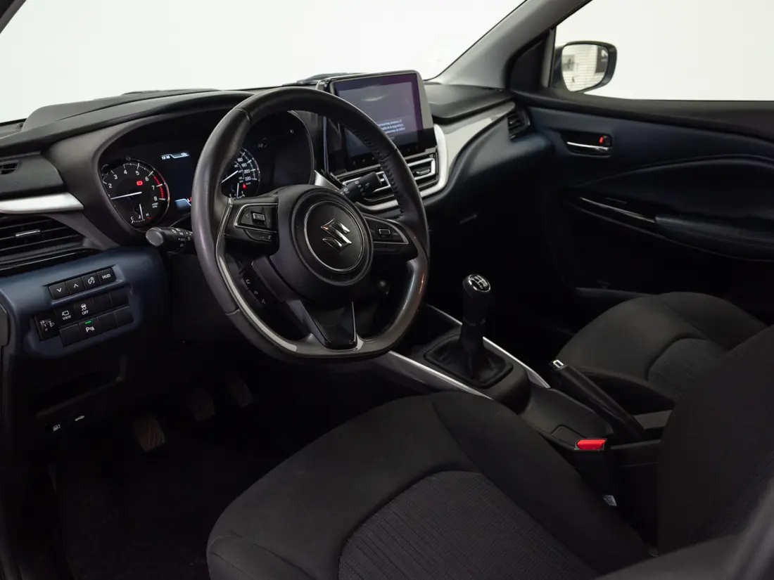 Suzuki Baleno — foto 10 de 18