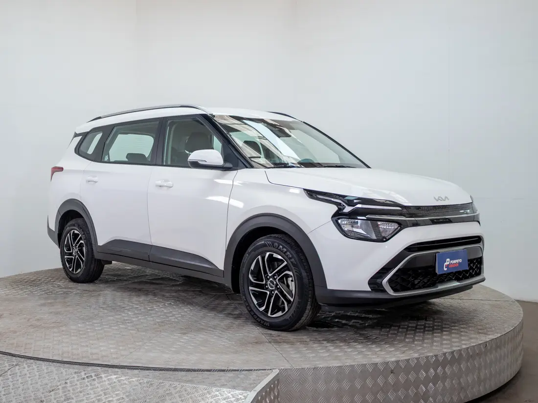Kia CARENS 2025 usado — Pompeyo Carrasco