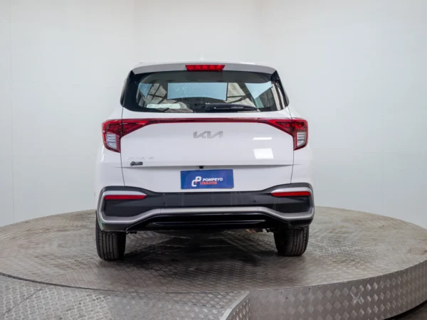 Kia CARENS 2025 usado — Pompeyo Carrasco — foto 6