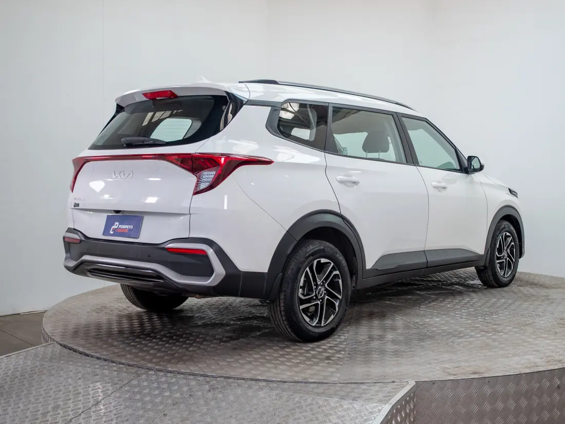 KIA Carens — foto 7 de 21
