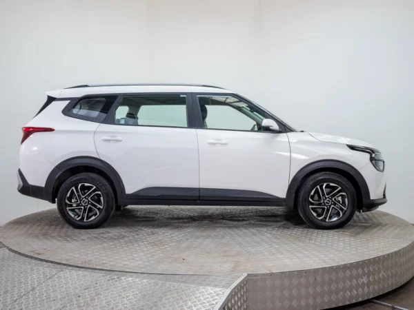 Kia CARENS 2025 usado — Pompeyo Carrasco — foto 8