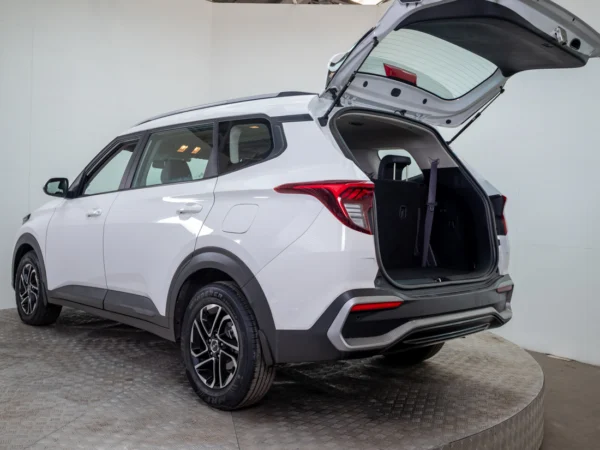 Kia CARENS 2025 usado — Pompeyo Carrasco — foto 10