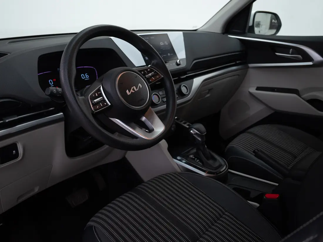 KIA Carens — foto 11 de 21