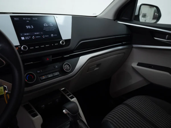 Kia CARENS 2025 usado — Pompeyo Carrasco — foto 12