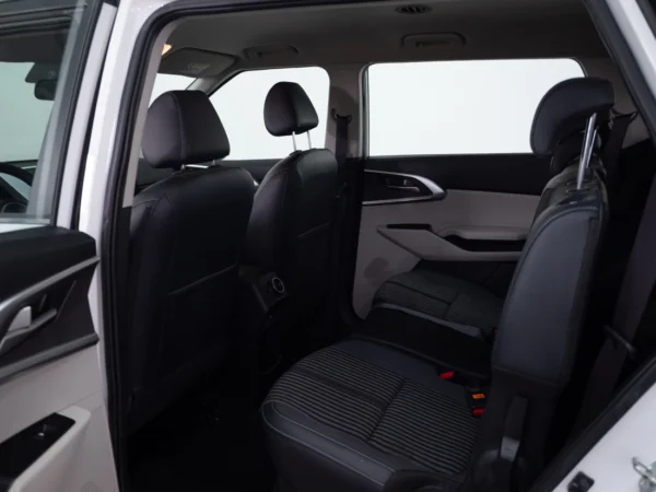 Kia CARENS 2025 usado — Pompeyo Carrasco — foto 14