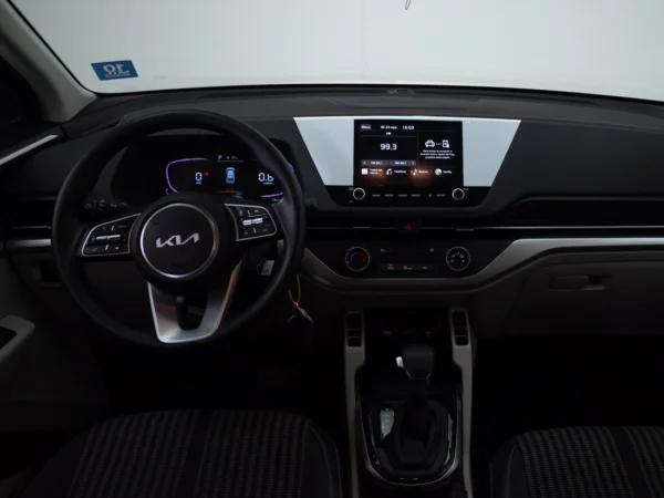 Kia CARENS 2025 usado — Pompeyo Carrasco — foto 16