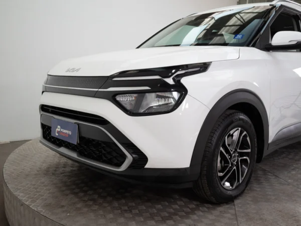 Kia CARENS 2025 usado — Pompeyo Carrasco — foto 19