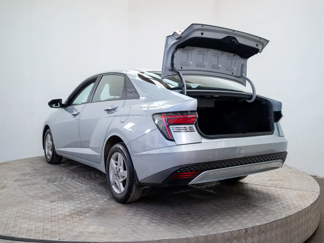 Hyundai Accent — foto 11 de 19