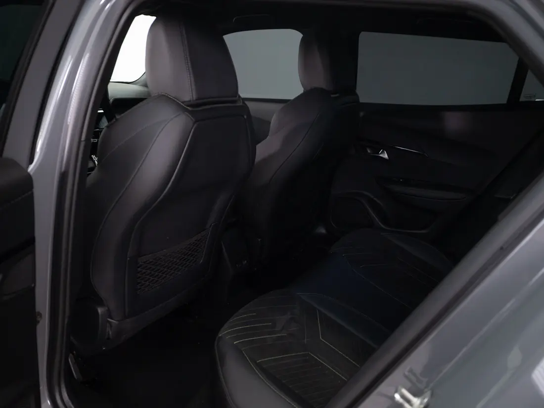 Peugeot 2008 — foto 11 de 17