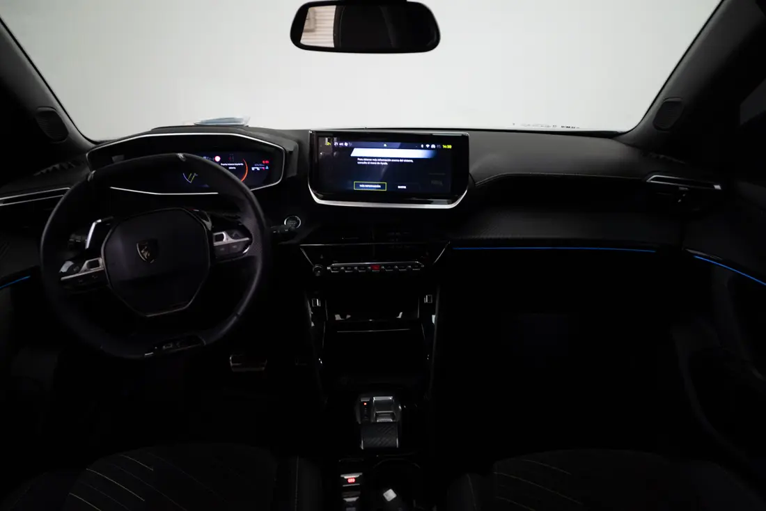 Peugeot 2008 — foto 12 de 17
