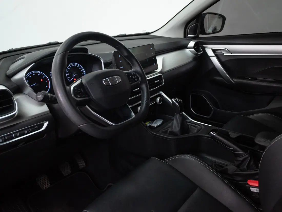 Geely Coolray Lite — foto 10 de 19