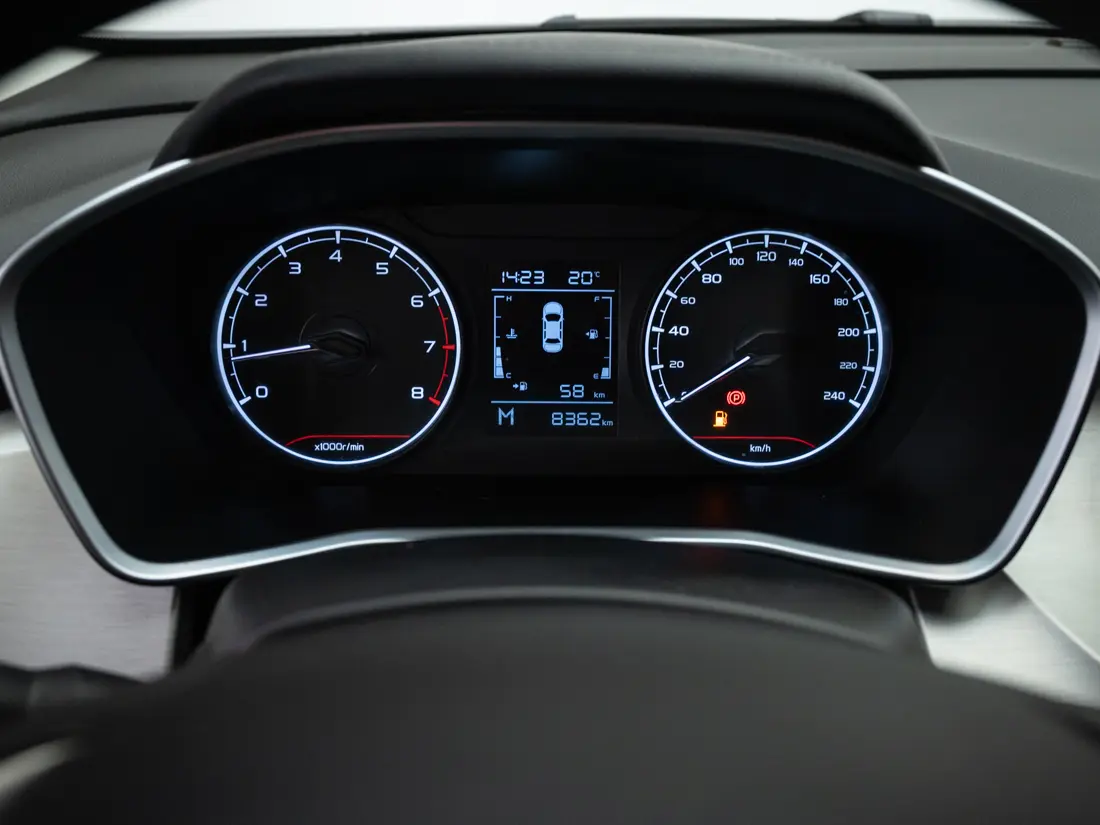 Geely Coolray Lite — foto 12 de 19
