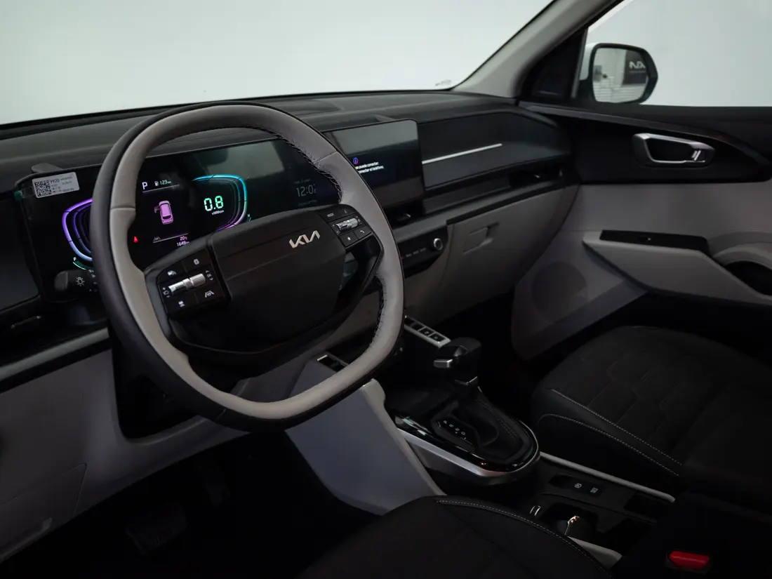 KIA Carens — foto 11 de 20