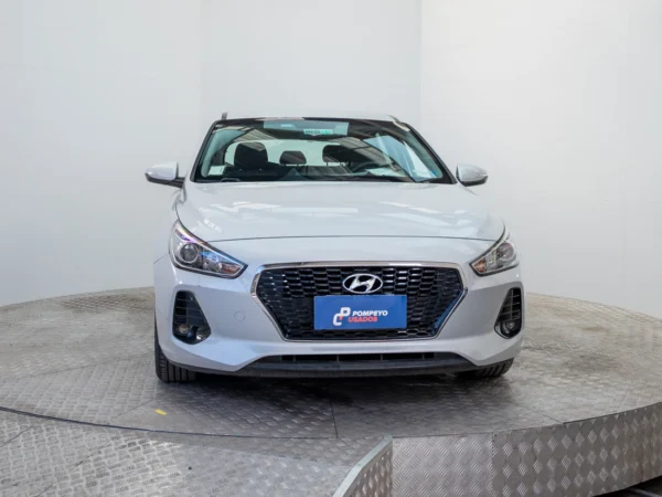 HYUNDAI I-30 2018 usado — Pompeyo Carrasco — foto 2