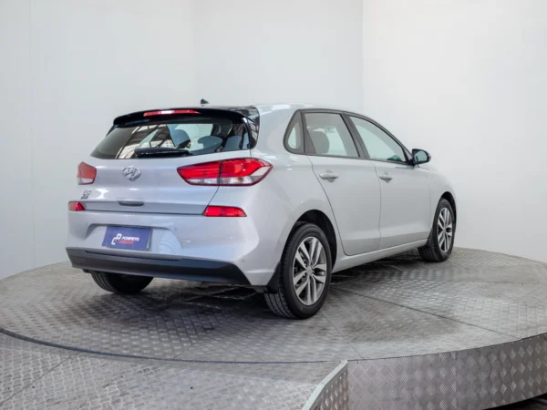 HYUNDAI I-30 2018 usado — Pompeyo Carrasco — foto 6
