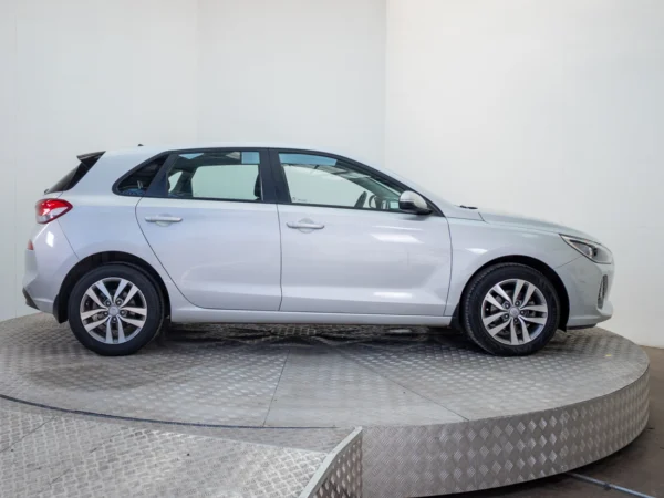 HYUNDAI I-30 2018 usado — Pompeyo Carrasco — foto 7