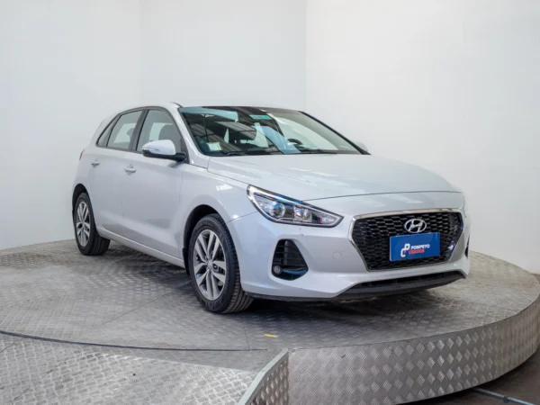 HYUNDAI I-30 2018 usado — Pompeyo Carrasco — foto 8
