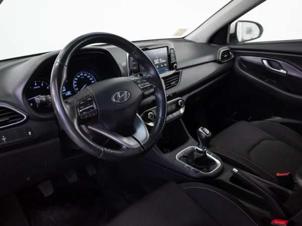 HYUNDAI I-30 2018 usado — Pompeyo Carrasco — foto 10