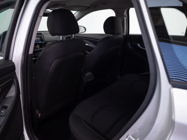 HYUNDAI I-30 2018 usado — Pompeyo Carrasco — foto 13