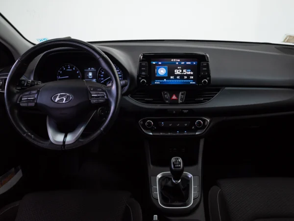 HYUNDAI I-30 2018 usado — Pompeyo Carrasco — foto 14