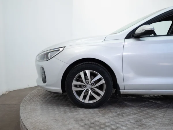 HYUNDAI I-30 2018 usado — Pompeyo Carrasco — foto 16