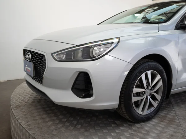 HYUNDAI I-30 2018 usado — Pompeyo Carrasco — foto 17