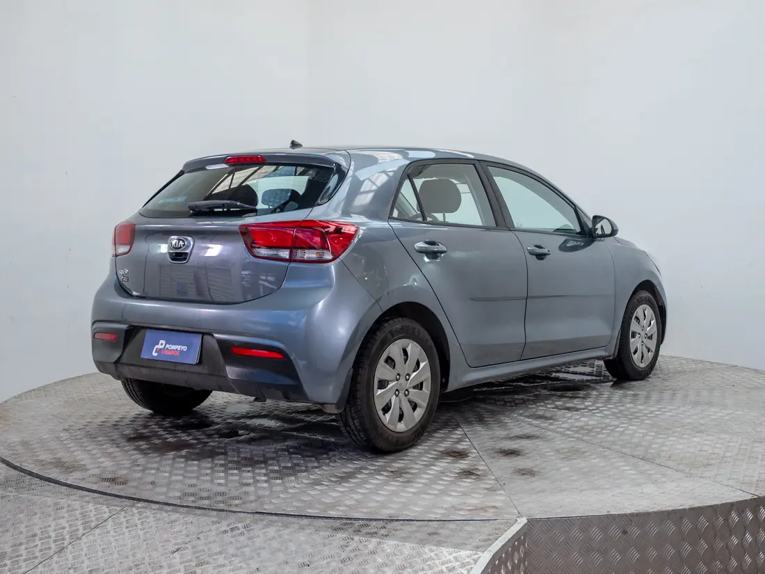 KIA Rio5 — foto 5 de 18