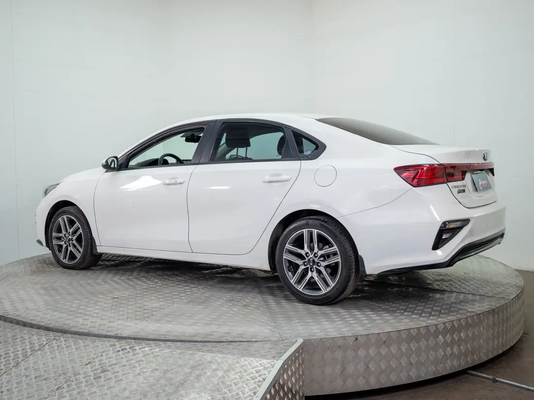 KIA Cerato — foto 4 de 18