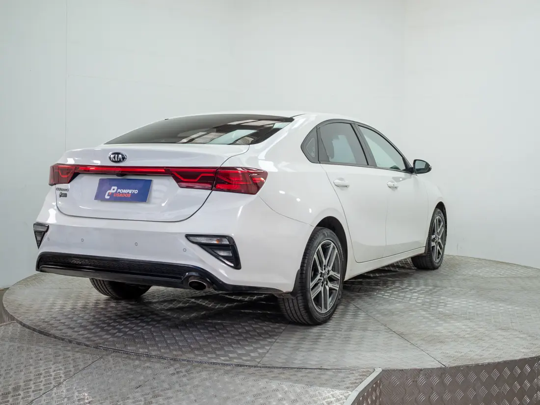 KIA Cerato — foto 6 de 18