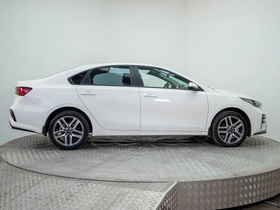 KIA Cerato — foto 7 de 18