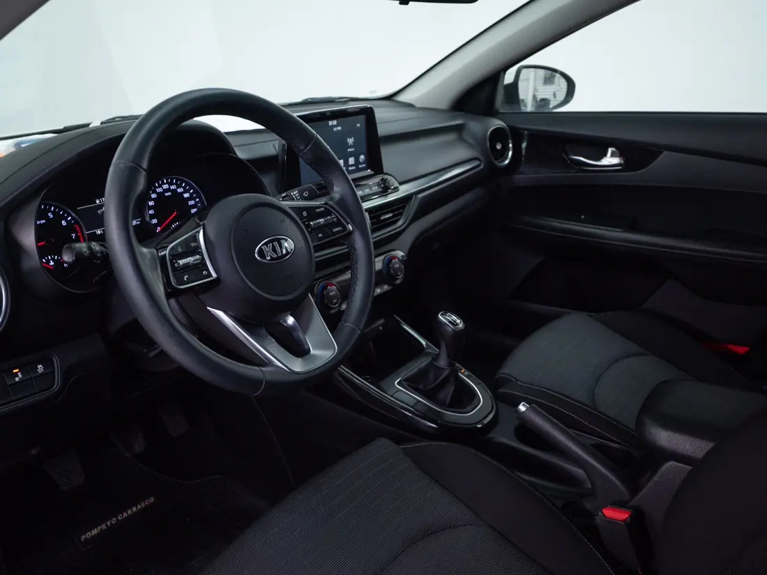 KIA Cerato — foto 10 de 18