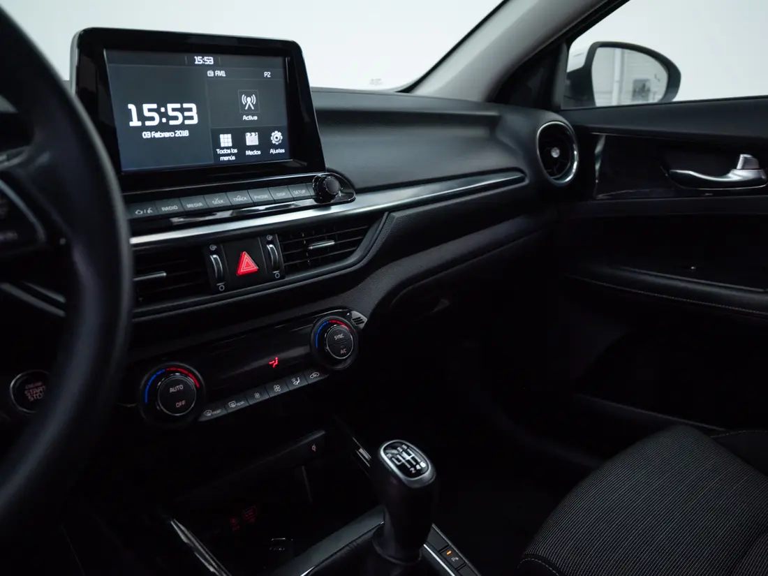 KIA Cerato — foto 11 de 18