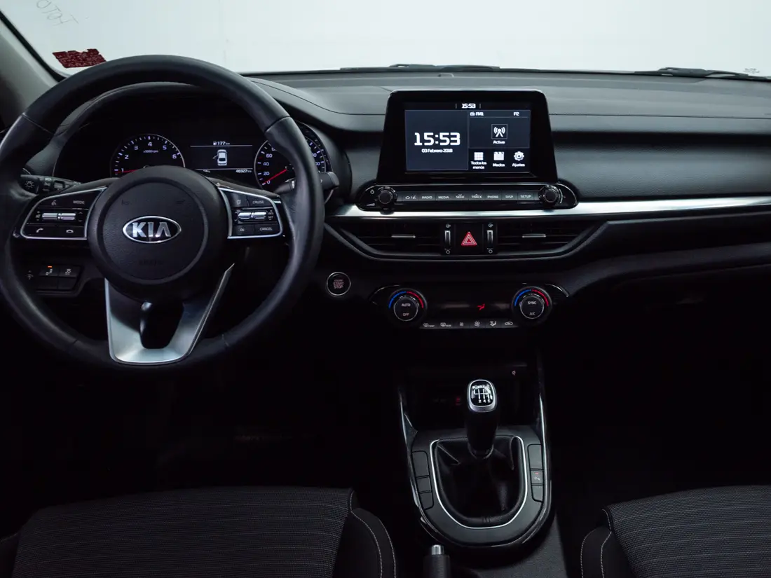 KIA Cerato — foto 14 de 18