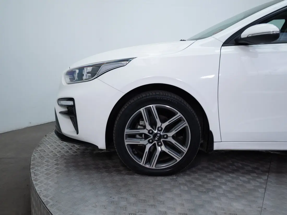 KIA Cerato — foto 16 de 18